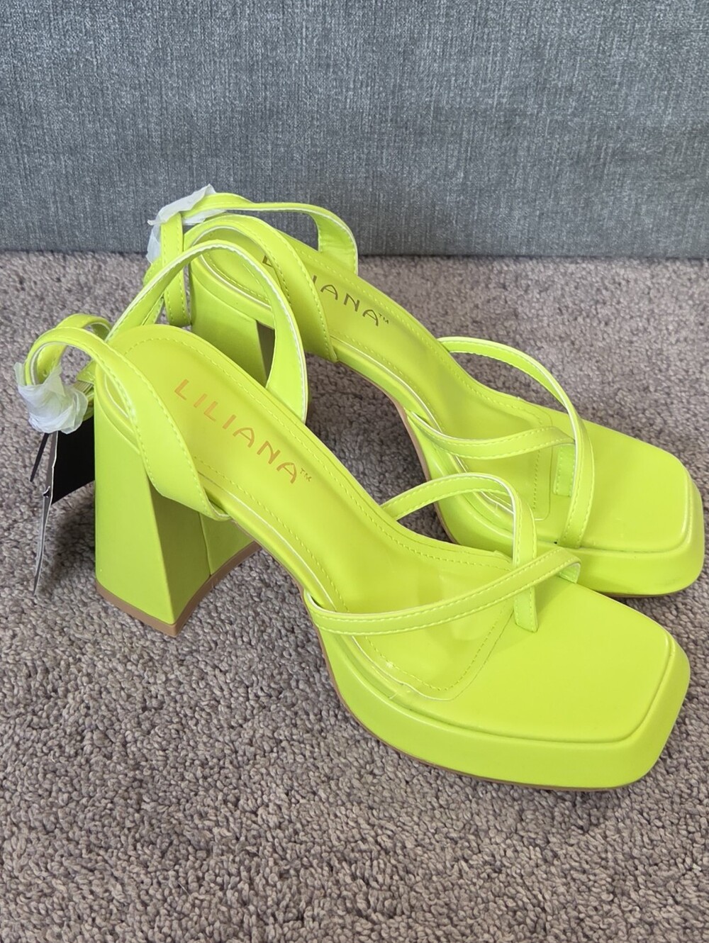 Forever 21 Neon Lime Green Strappy Platform Block Heels Size 5.5 NWB
